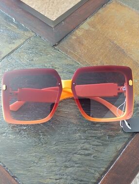 Sunglasses & Free Gift
